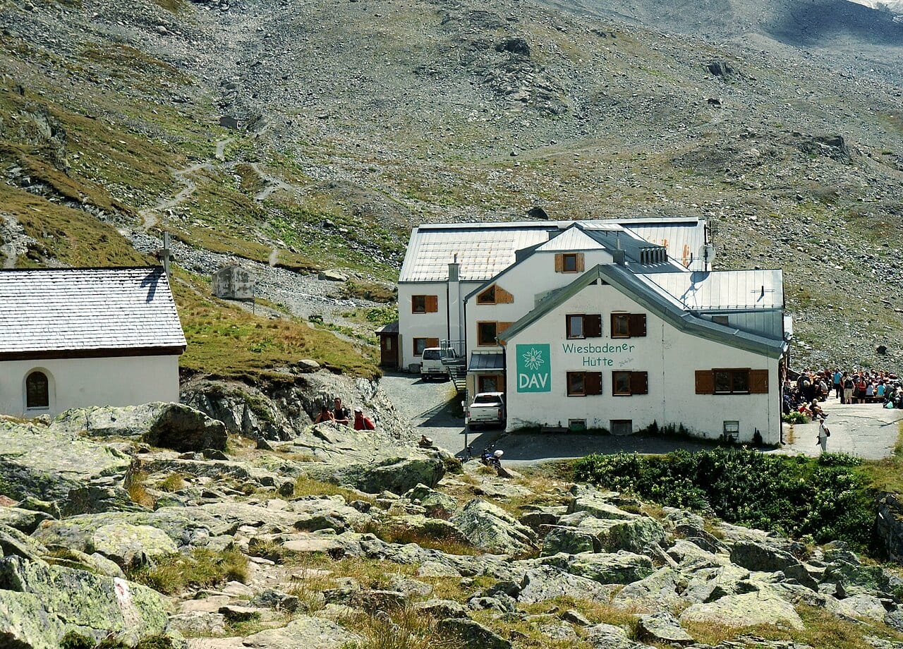 Wiesbadener Hütte von oben