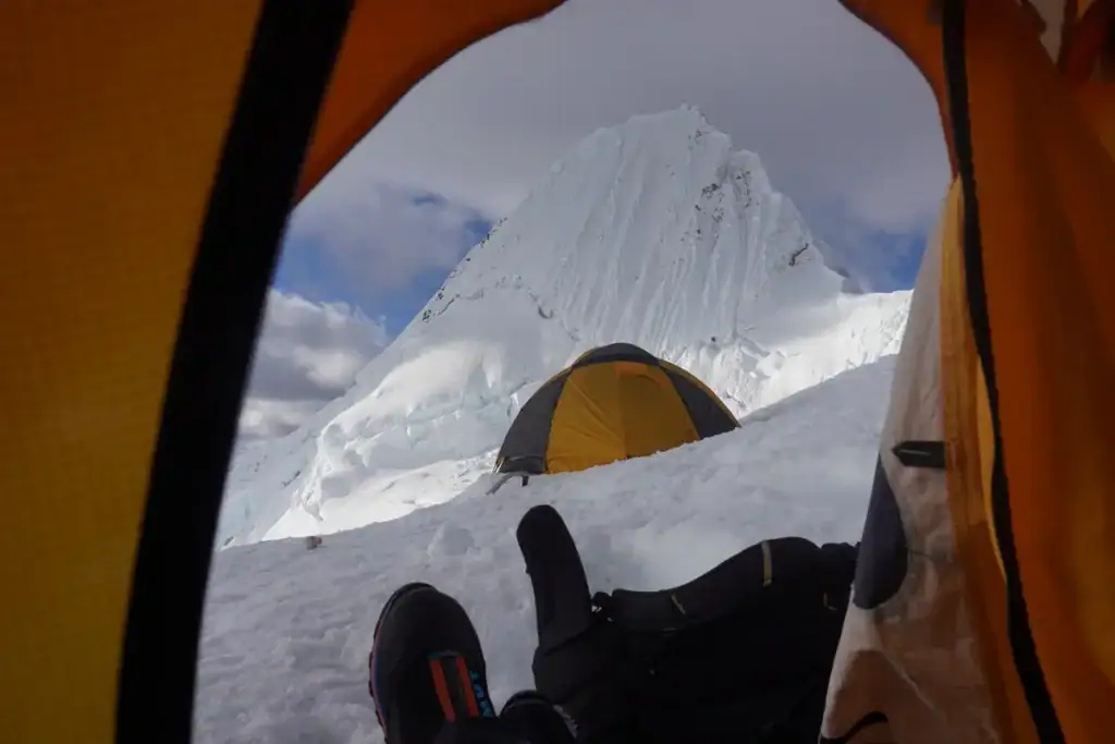 Alpamayo vom Zelt aus am High Camp gesehen