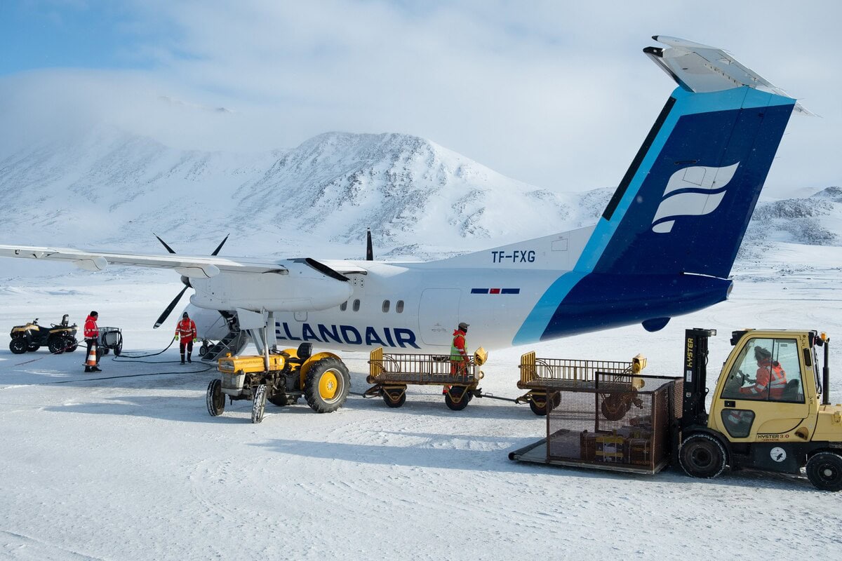 Icelandair Flieger am Flughafen Kulusuk