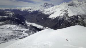 Skifahrer in Mestia Georgien