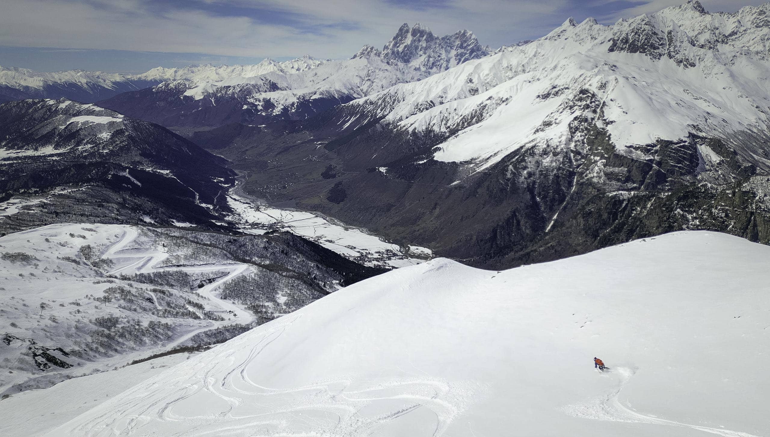 Skifahrer in Mestia Georgien
