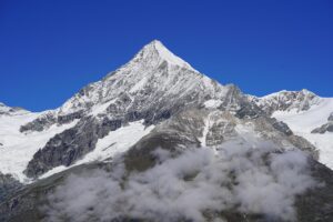 Berggipfel im Sonnenlicht