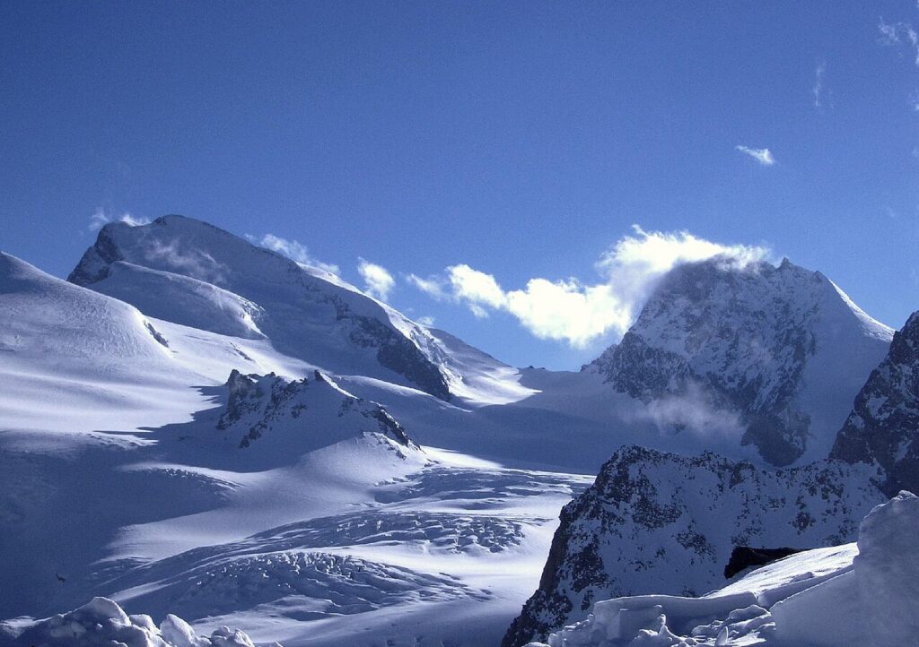 Strahlhorn und Rimpfischhorn bei Sonne