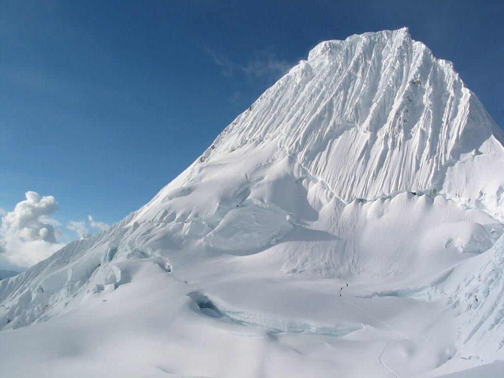 Alpamayo Flanke