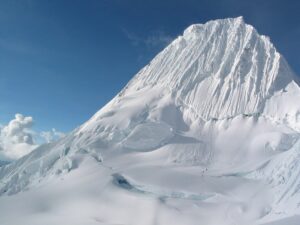 Alpamayo Flanke
