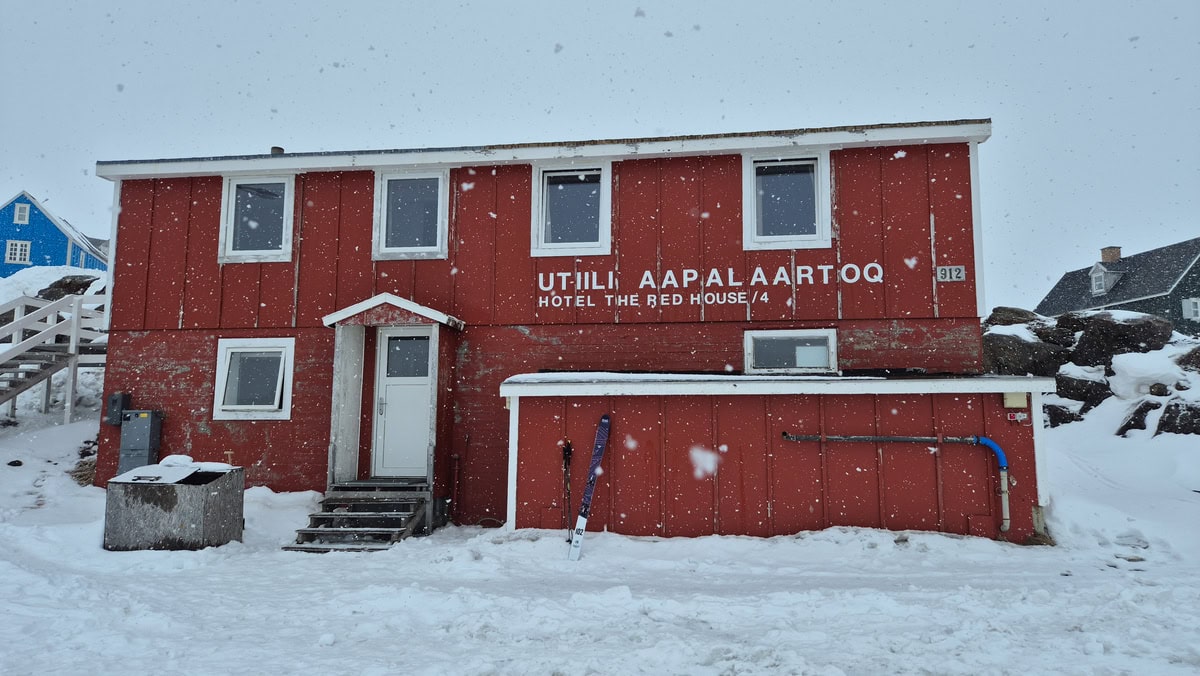 Das Rote Haus auf Tasiilaq
