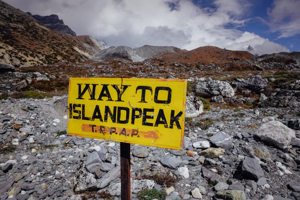 Schild auf dem Weg zum Island Peak