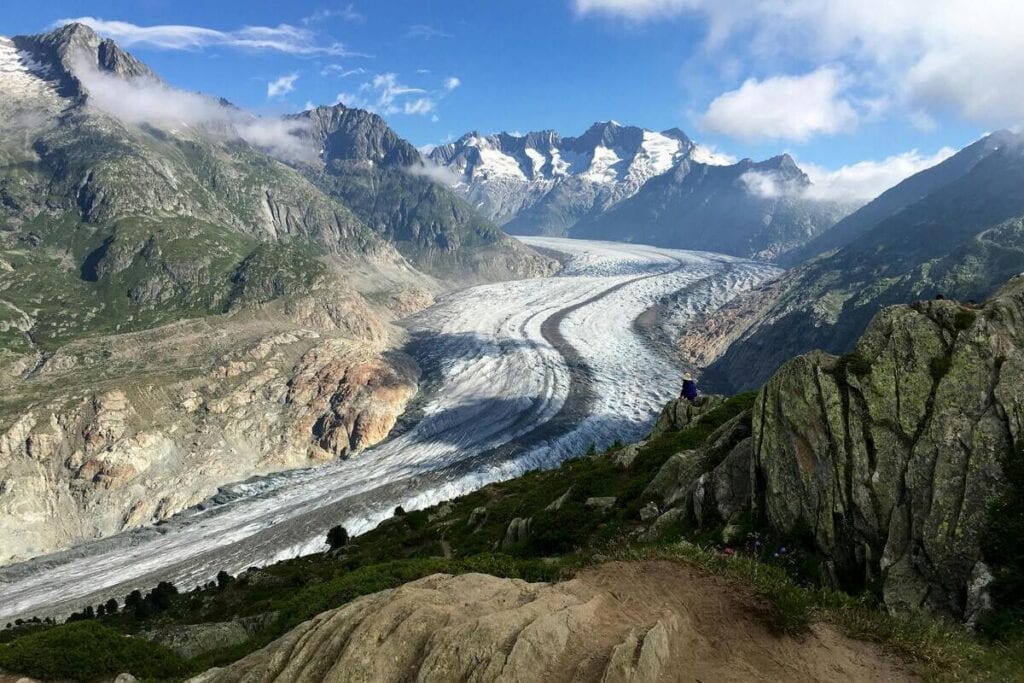 Blick von einem Aussichtspunkt über den Aletschgletscher