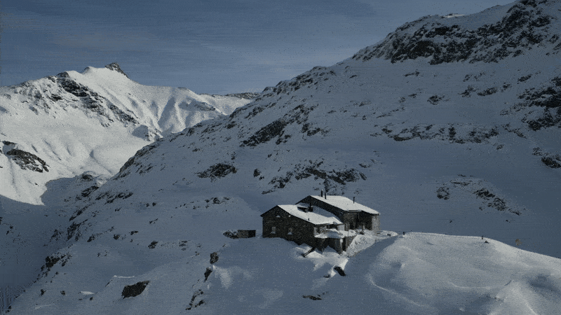 Terrihütte SAC oberhalb der Greina Hochebene