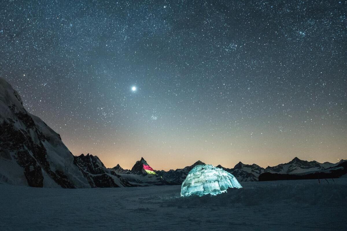 Sternenhimmel beim Iglu übernachten
